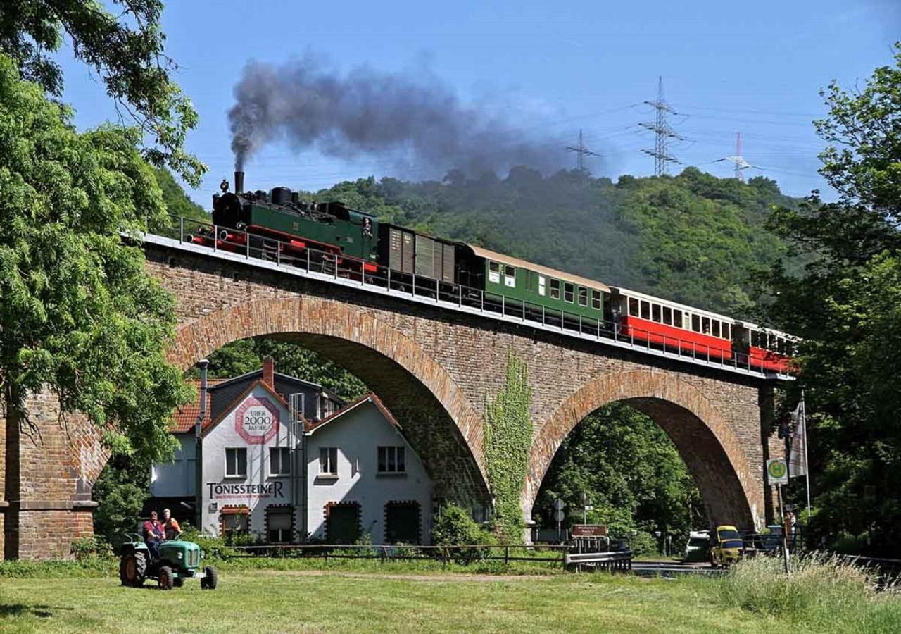 Ferienwohnung Bausenbergblick Niederzissen Bagian luar foto